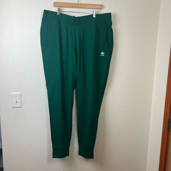 adidas Originals Plus essentials trefoil joggers in dark green Size 3X - Picture 3 of 10